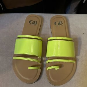 New without box Gianni Bini bright yellow women’s size 8 flats